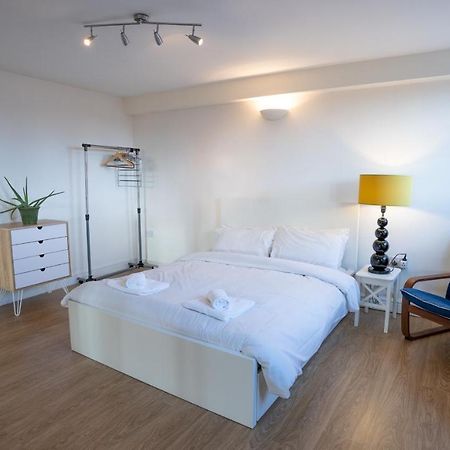 Stunning Mezzanine Apartment Near City Centre Cardiff Exterior foto